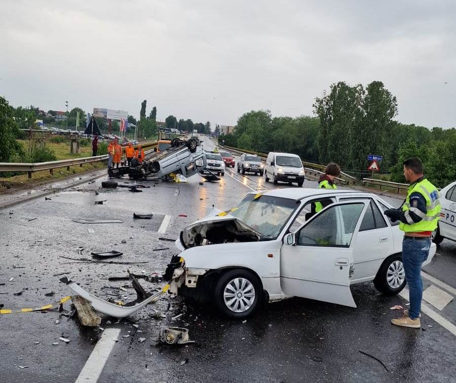 Update FOTO Două accidente la prima oră pe E85 unul cu trei victime