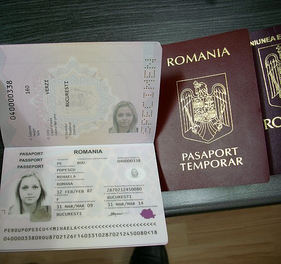 Pasaport electronic simplu