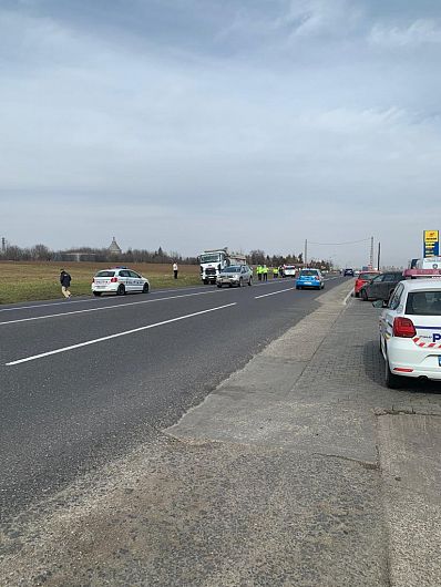 Accident mortal pe DN-2-E85 vineri dimineață, 05 martie 2021, pe sectorul aflat pe teritoriul orașului Mărășești.Din cauza unei defecțiuni tehnice, una dintre roțile unui autocamion, care rula pe DN2 - E85, s-ar fi desprins și ar fi lovit mortal un bărbat, de 62 de ani, din municipiul Focșani, care se afla în imediata apropiere a părții carosabile. Foto:IPJ Vrancea