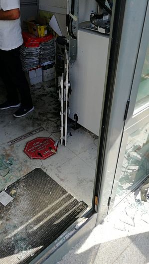 Bancomatul din incinta sucursalei unei unități bancare de la Păunești a fost spart.Foto Robert Ignat colaborator al Ziarului de Vrancea