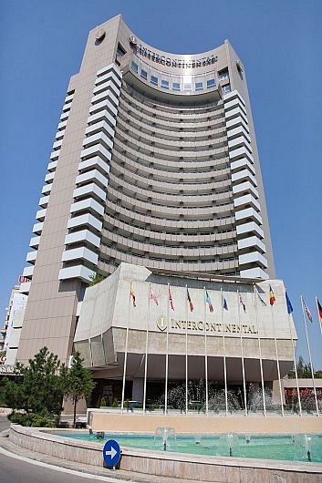 1971: Este inaugurat Hotelul Intercontinental din București, finalizat după 3 ani de la începerea construcției