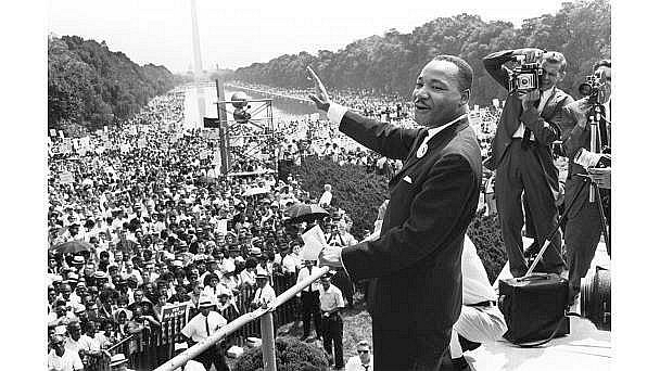 1963: De pe treptele Monumentului Lincoln din Washington, D.C., Martin Luther King Jr. a ţinut discursul „I Have a Dream”
