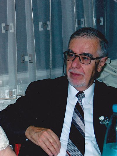 Profesorul istoric de artă Victor Simion este originar din Focșani