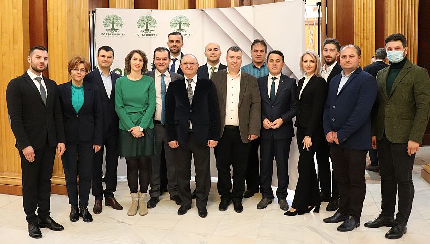 Grupul de inițiativă care va constitui filiala Vrancea a partidului nou creat ”Forța Dreptei” împreună cu Ludovic Orban