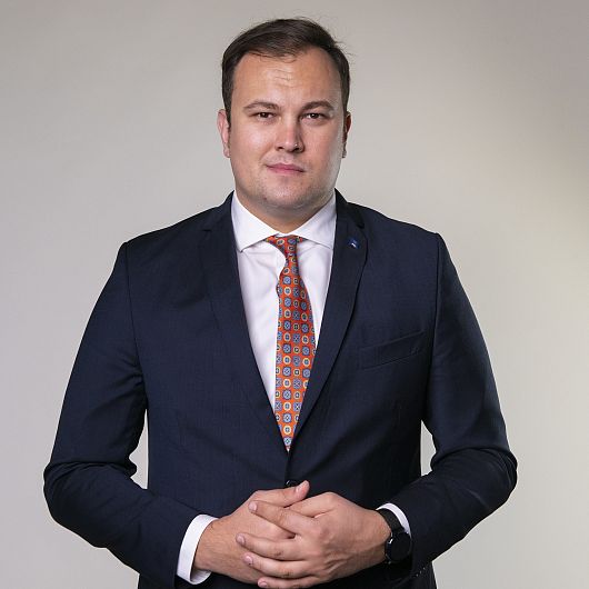 Liberalul Octavian Oprea originar din Focșani  era secretar general al TNL și vicepreședinte al Autorității pentru Digitalizarea României.Fiind considerat principalul responsabil ca organizator al evenimentului, desfășurat în weekendul 9 -11 septembrie 2022 în stațiunea Venus, pe timpul căruia tineri liberali au adresat cuvinte jignitoare la adresa membrilor altor formațiuni politice( PSD), Octavian Oprea și-a pierdut atât funcția de secretar general al TNL cât și pe aceea de vicepreședinte al Autorității pentru Digitalizarea României.