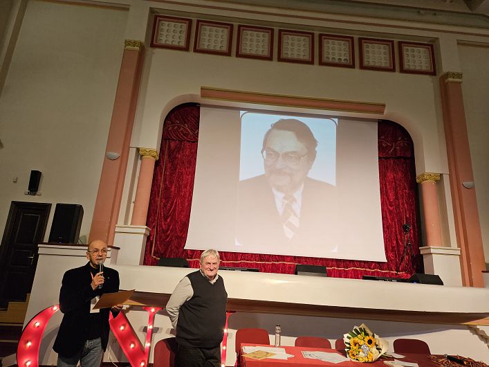 Alexandru-Gabriel Mîrşanu evocând personalitatea marelui matematician Dan Brânzei.Foto:Contul de facebook Cornel Noană