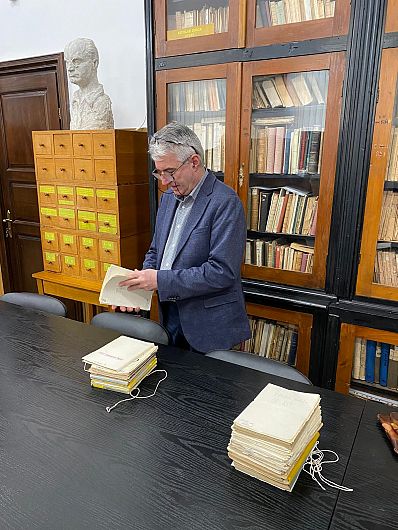 Cătălin Gherghe, decan al Facultății de matematică al Universității București, coordonatorul lotului național de matematică al României, prim vicepreședinte al SSMR, Catalin Gherghe cercetând 