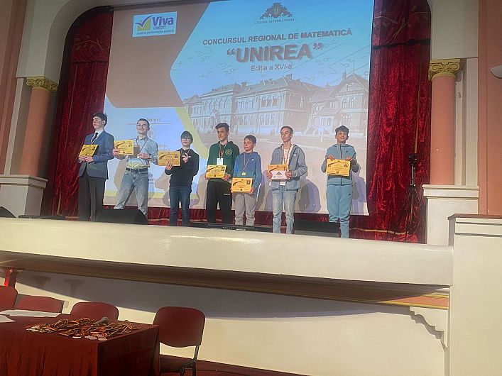 Cornel Noană, directorul CNU Focșani:Câștigătorii premiilor I( n.r.Concursului regional de matematică “Unirea”, aflat la a XI-a ediție)...cărora le dorim să se ridice în timp măcar la înălțimea numelui premiului pe care l-au câștigat!Foto:Contul de facebook Cornel Noană