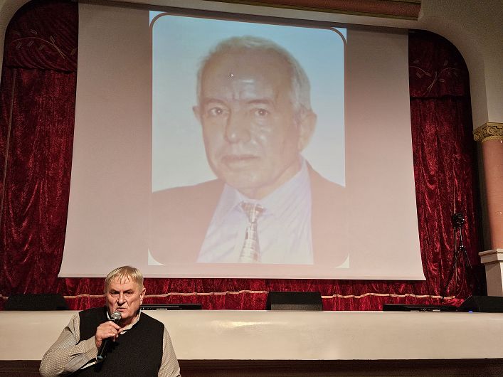 Profesorul Cornel Noană, directorul Colegiului Național Unirea Focșani:Închinăciune unui absolvent ilustru al liceului 