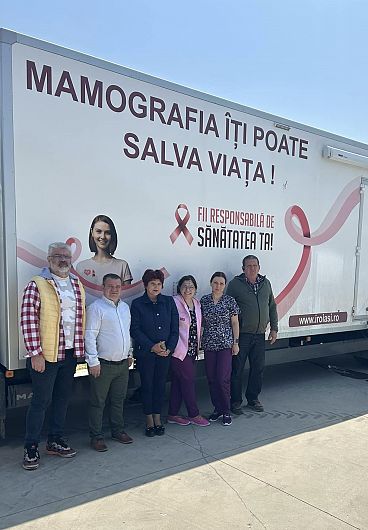 Foto:Caravana mamografie în comuna Pufești