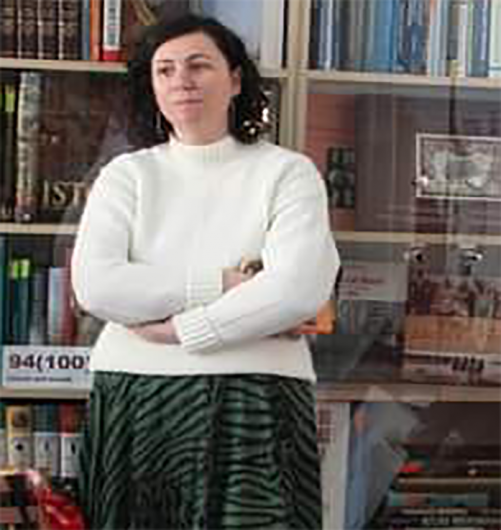 Profesor dr. Ana-Maria Cornilă Norocea ( foto) a urmat cursurile Colegiului Național „Alexandru Ioan Cuza” Focșani, unde acum este profesoară de Limba și literatura română, cursuri pe care le-a absolvit în anul 1998, ca șefă de promoție. După absolvirea Facultății de Litere a Universității din București, secția română-engleză,  a urmat un program de masterat, specializarea Literatură comparată la aceeași facultate.  În 2018, a obținut doctoratul în filologie cu lucrarea  „Ficțiunea biografică și rescrierea.Reconfigurări ale autorului și cititorului în romanul postbelic.”  