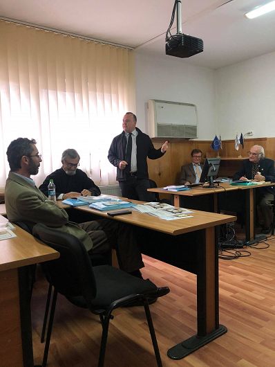 Prof.dr. R.Săcreieru și  conf.univ.dr. C. Neacșu-în picioare