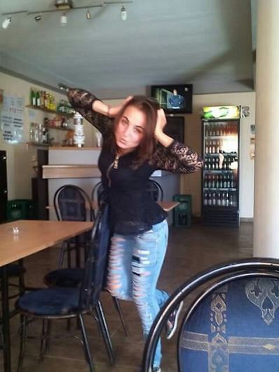 Vasilica Zaharia adolescenta din Adjud care-a scăpat în 2015 de patronul obsedat sexual, dar a sfâşit apoi la scurt timp într-un tragic accident de circulaîie