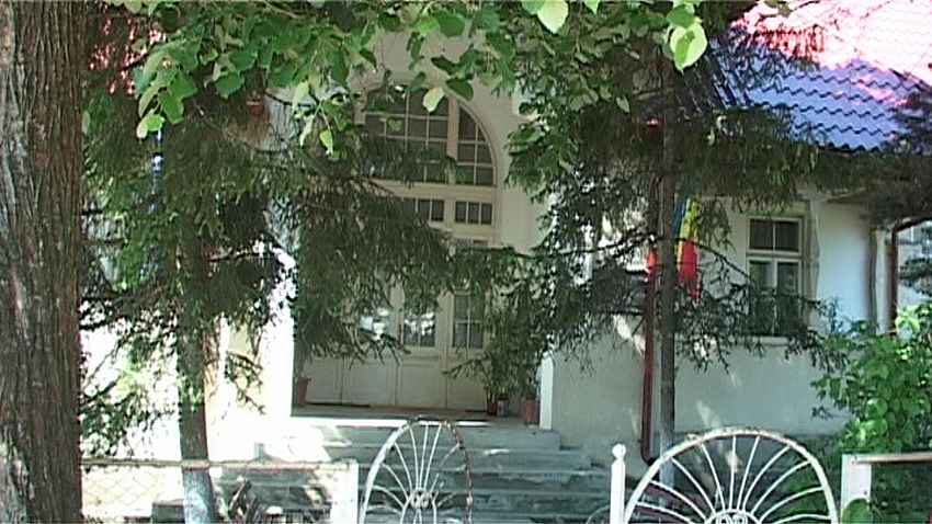  Şcoala Mărăşti era singura şcoală cu internat de pe Valea Şuşiţei, un adevărat model de şcoală rurală cu spaţiu optim pentru populaţia şcolară dintr-un sat cu aproximativ o mie de locuitori, dar şi  un atelier de ţesut covoare