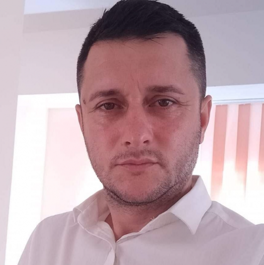 Președintele organizației comunale PSD Dumitrești, Marius Bodoc(foto ) a anunțat luni 8 aprilie 2024, prin intermediul unei postări activată, pe contul său de facebook că va candida în scrutinul din 9 iunie 2024, ca independent, pentru funcția de primar al comunei.