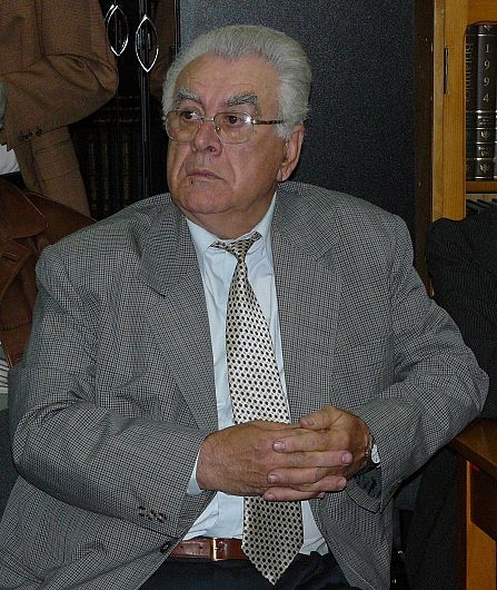 Profesorul vrâncean Cezar Cherciu împlinește astăzi vârsta de 84 de ani. Ziarul de Vrancea, al cărui colaborator este, îi urează „La mulți ani frumoși, sănătoși și fericiți alături de cei dragi!”