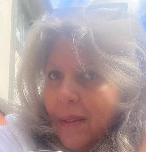 Bianca Slavu( foto) a fost psiholog în Focșani și în urmă cu câțiva ani a plecat în Anglia. Funcționeză ca psiholog, dar face și ședințe online.Psihologul Bianca Slavu este colaborator al Ziarului de Vrancea