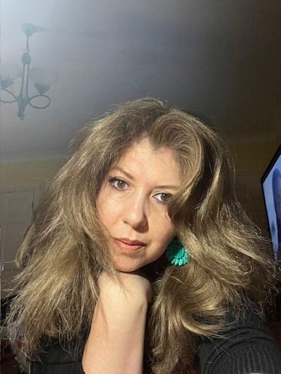 Bianca Slavu( foto) a fost psiholog în Focșani și în urmă cu câțiva ani a plecat în Anglia. Funcționeză ca psiholog, dar face și ședințe online.Psihologul Bianca Slavu este colaborator al Ziarului de Vrancea