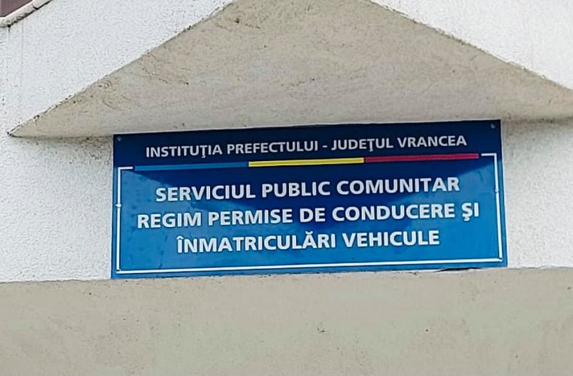 În fostul sediu al societății de asigurări Astra din Focșani va funcționa, începând de luni, Serviciul Public Comunitar Regim Permise de Conducere și Înmatriculări Vehicule Vrancea. Foto: Institutia Prefectului judetul Vrancea