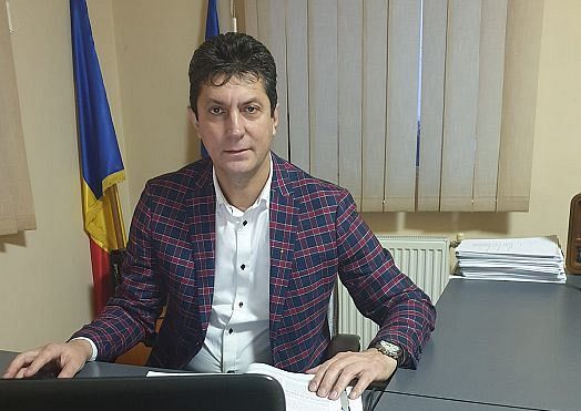 Viorel Mîrza de profesie inginer silvic , în vârstă de 51 de ani, primar al comunei Vârteșcoiu la al treilea mandat, ar putea fi conform surselor Ziarului de Vrancea, noua propunere a PSD Vrancea, pentru funcția de prefect al județului.