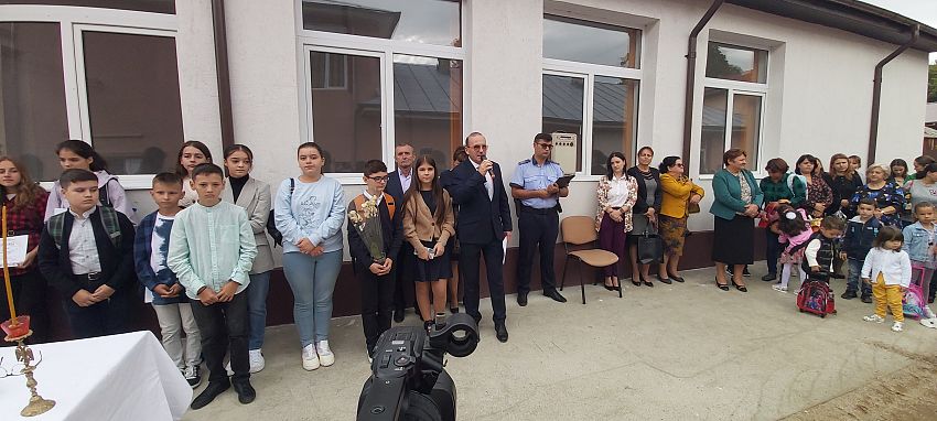 Foto: Deschiderea anului școlar a avut loc la ora 10 la școala de la Nereju Mare în prezența autorităților locale