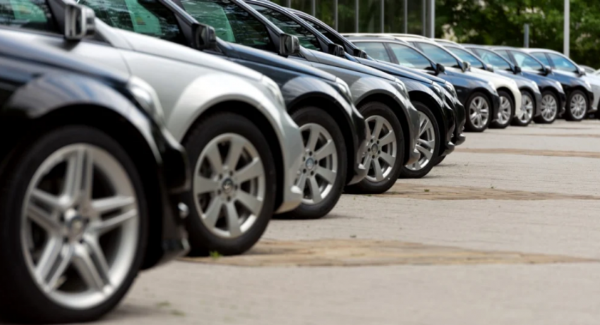 Un nou studiu sugerează că mașinile ieftine din România pot fi mai susceptibile la fraudarea kilometrajului. Sursă foto: adevarul.ro