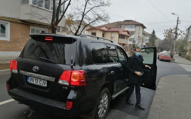 SUV-ul Toyota Land Cruiser al Consiliului Județean Vrancea, folosit aproape exclusiv, timp de 8 ani de zile, de către Marian Oprișan, fostul președinte al instituției s-a dovedit obiectul realizării unui adevărat dezmăț pe bani publici în privința cheltuielilor înregistrate cu combustibilul consumat și întreținerea.Foto:Ştefan Borcea adevarul.ro