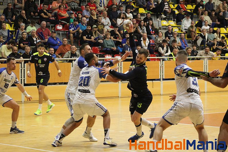 Secvență din meciul de handbal masculin CSM-Bacău-CSM-Focșani 2007 disputat sâmbătă 21 septembrie 2024 în etapa nr 4 a Ligii Naționale Masculine de Handbal(LNMH).Foto:handbalmania.ro