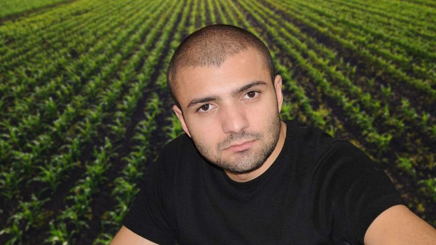 Fermierul vrâncean Răzvan Avram, cu parcurs profesional de la IT la agricultură, fondatorul GreenAgro din Bordeasca Veche Foto: agrointel.ro