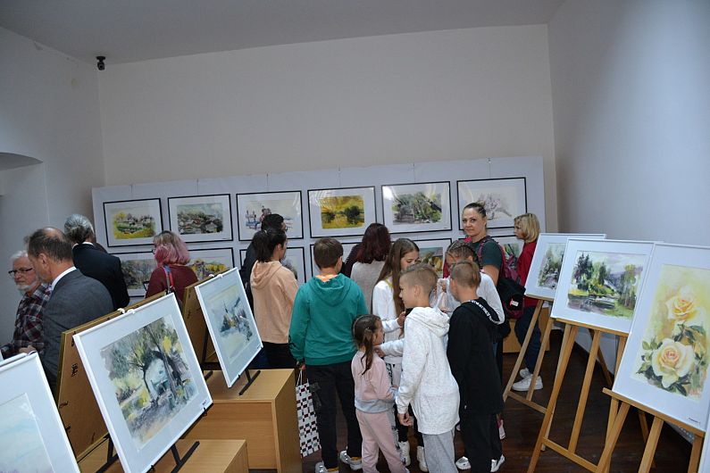 regulate cinema Bud VIDEO +Foto | Cum a fost la Muzeul Țării Vrancei din Vidra la vernisajul  expoziției de acuarelă a pictorului Nicușor C. Mîțu