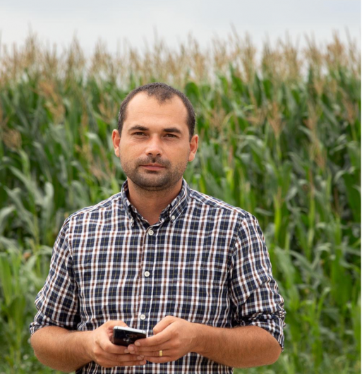 Teofil Dascălu, CEO și fondator Frizon Group, este președintele Asociației Cultivatorilor de Cereale și Plante Tehnice Vrancea și membru în consiliul director al Asociației Producătorilor de Porumb din România (APPR), cea mai mare structură asociativă din agricultura românească. Este unul dintre cei mai importanți promotori din România ai agriculturii de precizie și un susținător recunoscut al educației agricole, găzduind stagii de practică atât pentru liceeni, cât și pentru doctoranzi. Este licențiat al Universității de Științe Agricole și Medicină Veterinară „Ion Ionescu de la Brad” din Iași.