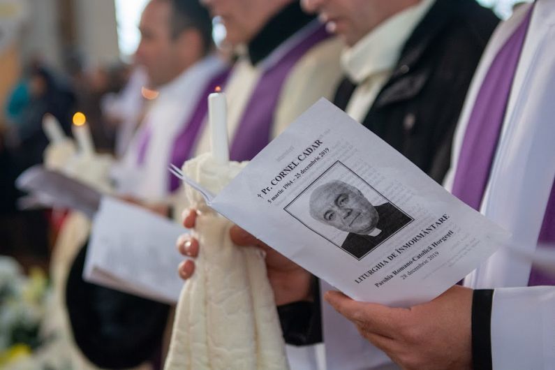 Video Sfanta Liturghie De Inmormantare A Părintelui Cornel Cadar