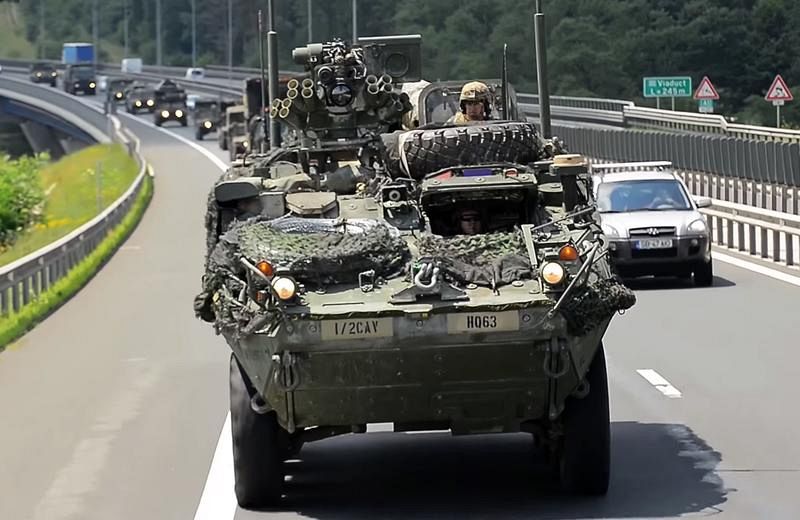 Militari americani cu vehicule blindate Stryker in Romania Foto: HotNews.ro / Victor Cozmei