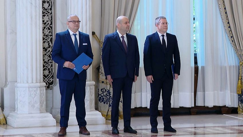 Cei trei noi judecători de la Curtea Constituțională a României au depus jurământul la Palatul Cotroceni. Mihai Busuioc, Csaba Asztalos și Dacian Cosmin Dragoș își vor începe duminică 13 iulie 2025 mandatele de nouă ani.Foto:stirileprotv.ro