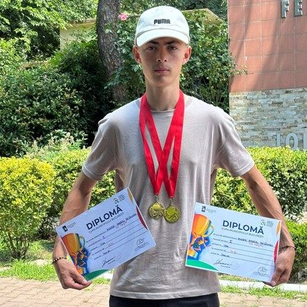 Atletul vrâncean Andrei Gabriel Bejănaru câștigă proba de 400 m la Cupa Municipiului București și își îmbunătățește recordul personal