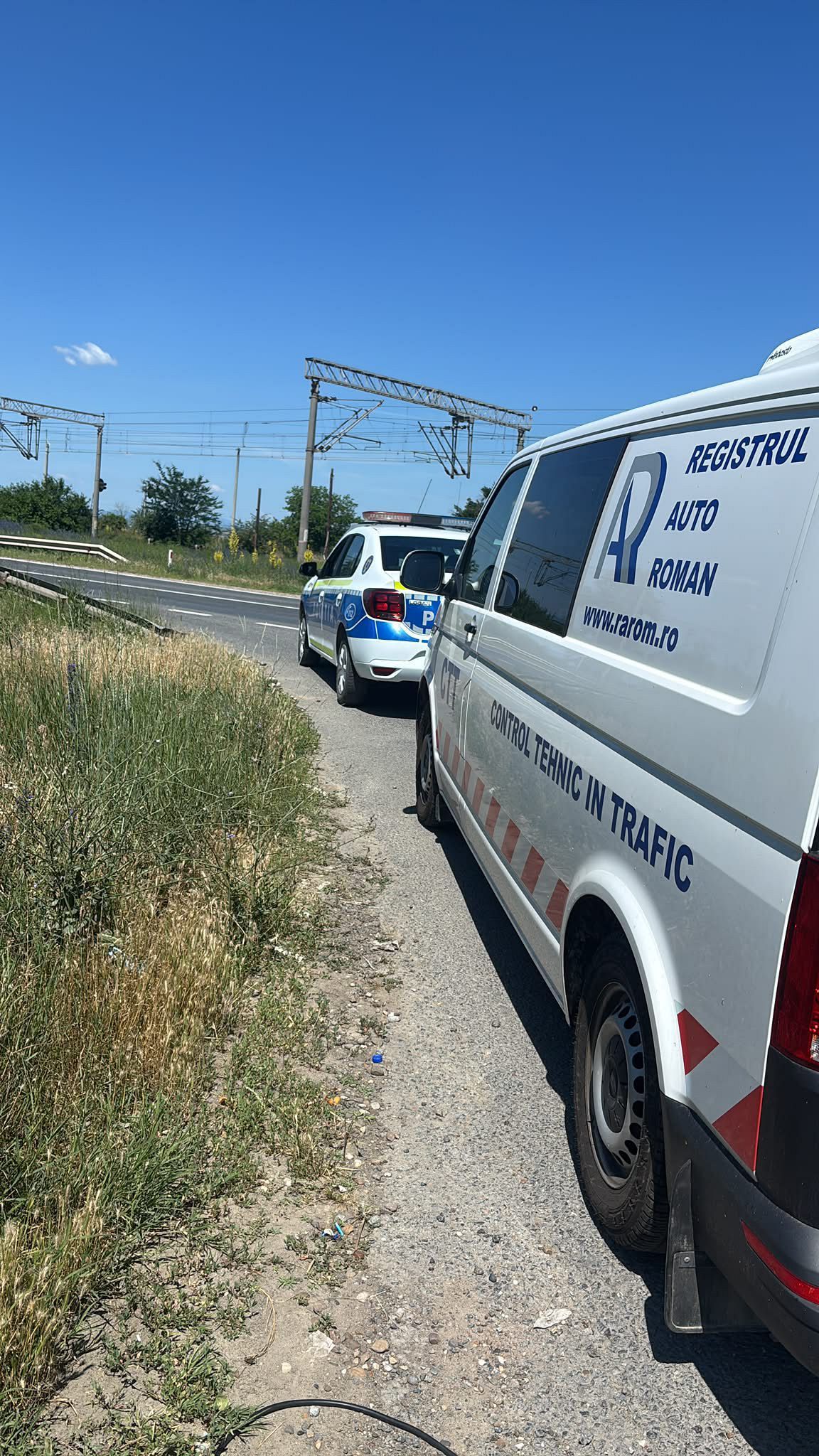 Controale ample ale polițiștilor vrânceni la trecerile la nivel cu calea ferată: 35 de amenzi, 11 certificate de înmatriculare retrase și două infracțiuni constatate
