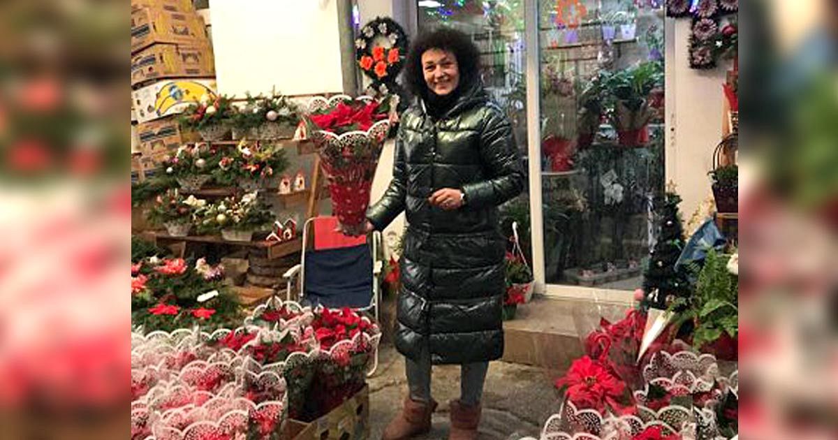 Fotografia zilei Iacobina din Piața Moldovei Focșani, cu florile ei