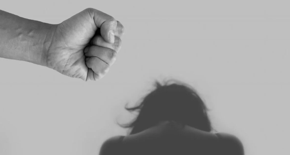 Legea femicidului a intrat în vigoare și în Vrancea: Pedepse mai mari pentru cei care agresează sau omoară femei