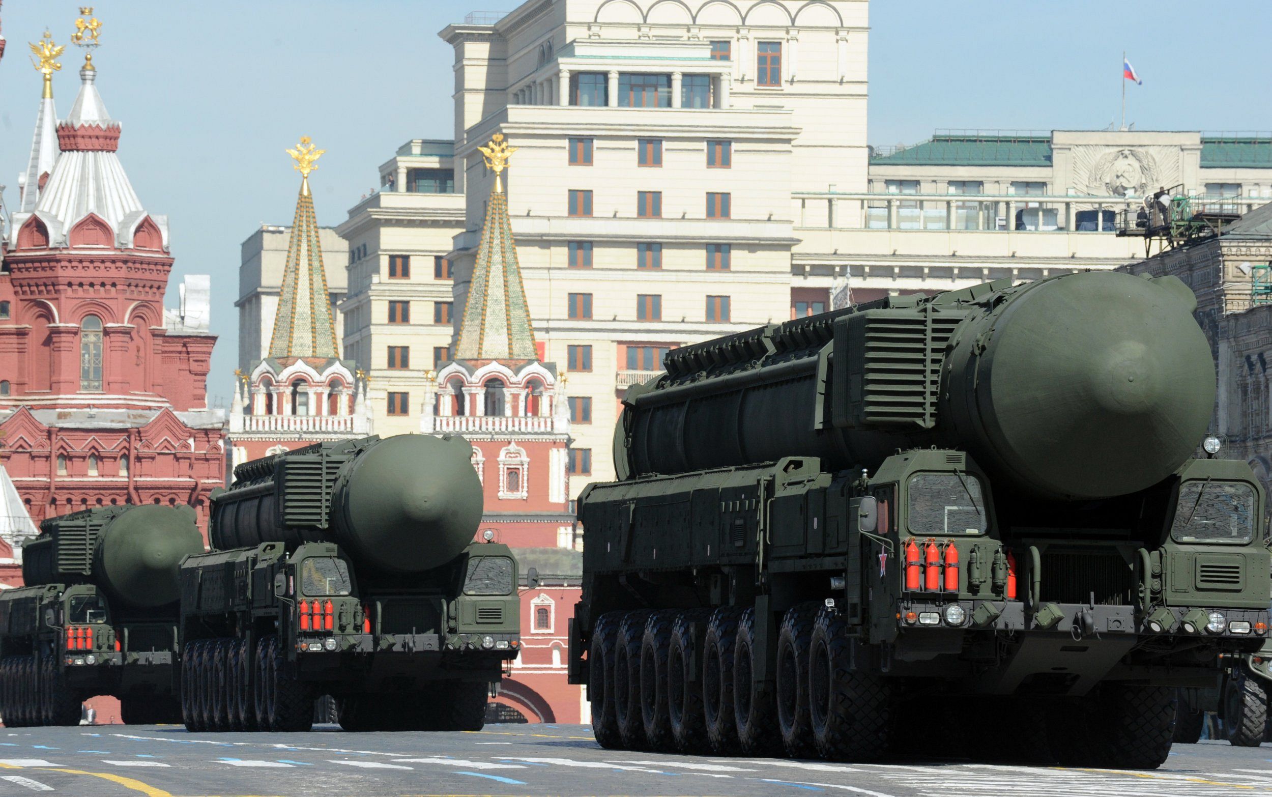 Мощь в москве. Боевая мощь России. Военная мощь России. Ракеты на параде. Парад Победы ракеты.