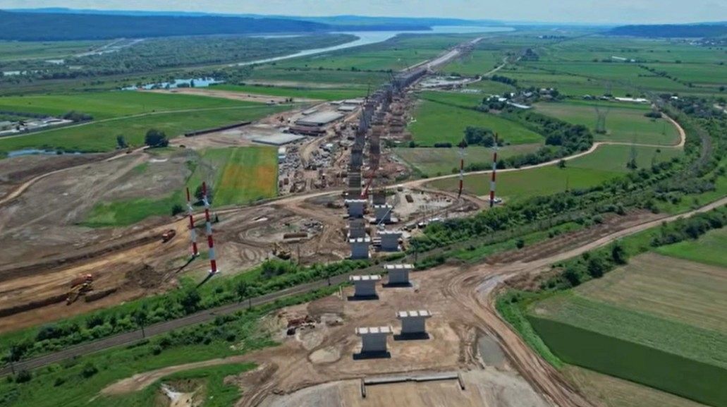 VIDEO + Foto | Autostrada A7 înaintează dincolo de Adjud: ultimii 22 de kilometri până la Bacău intră în linie dreaptă