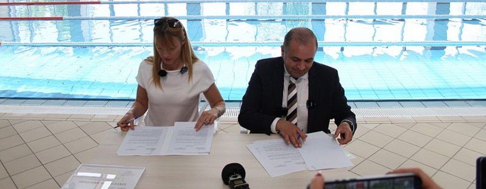 VIDEO + Foto | Vrancea intră în liga mare a natației: parteneriat strategic pe 10 ani pentru Bazinul de Înot din Focșani