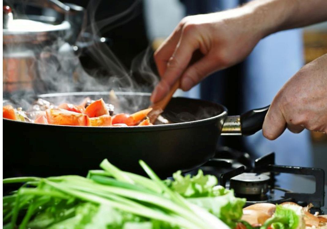 ZdV te ajută să-ți prețuiești și să-ți menții sănătatea! Astăzi, despre: Crud versus gătit - efectul gătitului asupra nutrienților - Vimarsana News